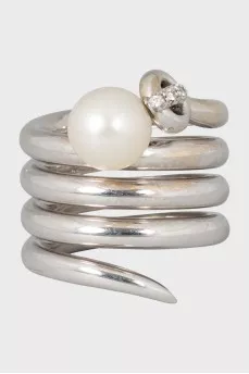 Gold ring in the form of a spiral