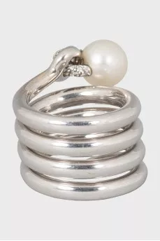 Gold ring in the form of a spiral