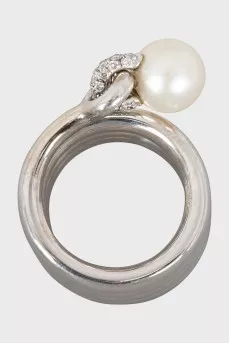 Gold ring in the form of a spiral