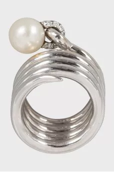 Gold ring in the form of a spiral