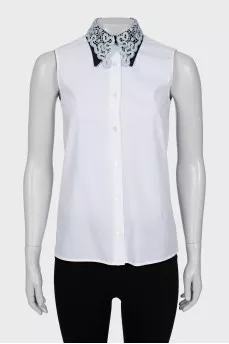 Sleeveless blouse with lace collar