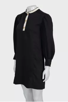 Button-up dress with white collar