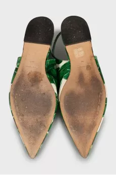 Leather open toe shoes with print