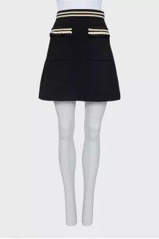 Skirt with elastic band and patch pockets
