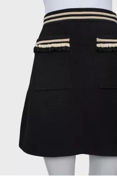 Skirt with elastic band and patch pockets