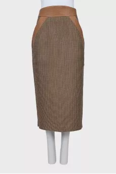 Straight cut skirt with a slit at the back