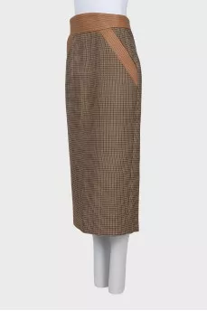 Straight cut skirt with a slit at the back