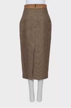 Straight cut skirt with a slit at the back