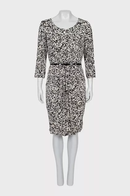 Dress with pleats and belt