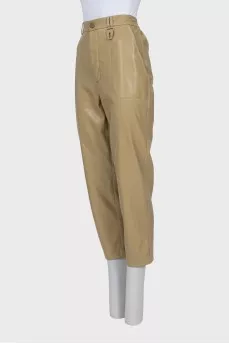 Cropped trousers with buttons