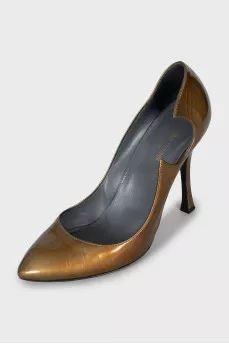 Green patent leather shoes