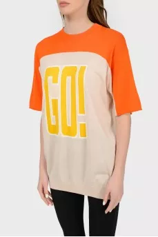 Knitted T -shirt with an inscription with a tag