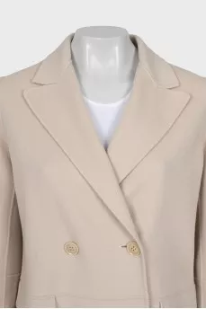Straight cut coat made of wool and cashmere