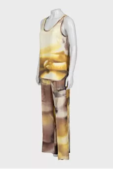 Suit of a top and straight-cut trousers