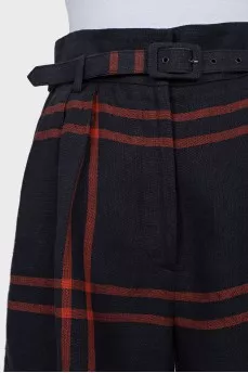 Straight cut shorts with belt