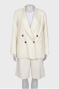 Suit with white shorts