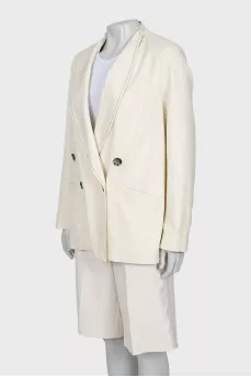 Suit with white shorts
