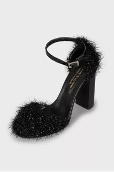 Leather shoes with decor