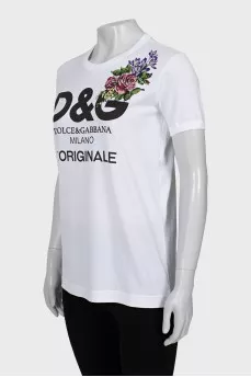 White T-shirt with floral embroidery