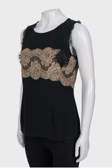 Black fitted top with lace