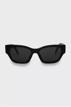 Sunglasses with branded temples