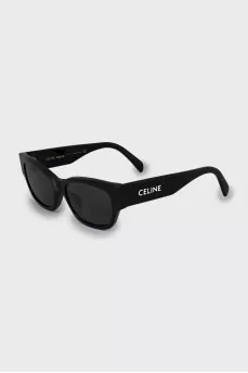 Sunglasses with branded temples