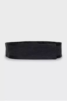 Textile belt with hooks