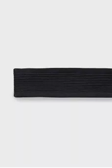 Textile belt with hooks