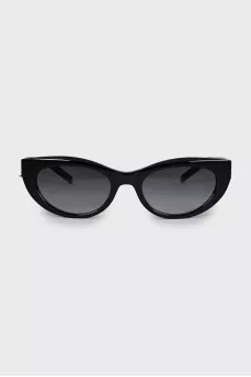 Black oval sunglasses