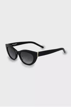 Black oval sunglasses
