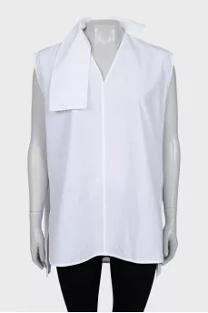 Blouse with asymmetric collar