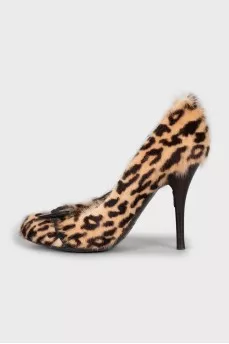 Animal print pointed toe shoes