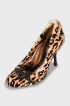 Animal print pointed toe shoes