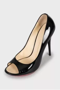 Patent leather open toe shoes