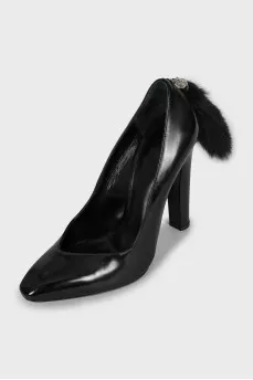 Shoes with removable fur trim