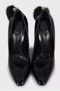 Shoes with removable fur trim