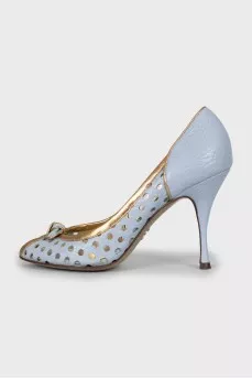Perforated leather shoes