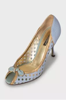 Perforated leather shoes