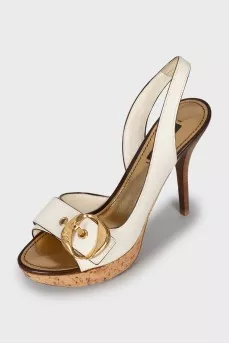 Leather sandals with gold buckles