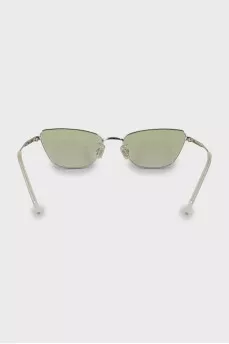 Sunglasses with green lenses