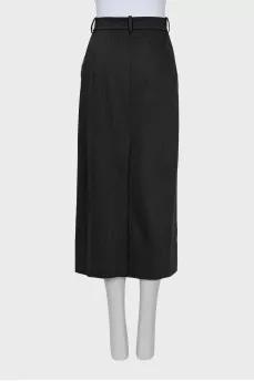 Fitted black skirt