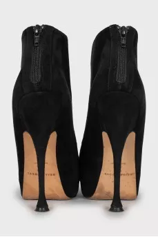 Suede ankle boots with back zip