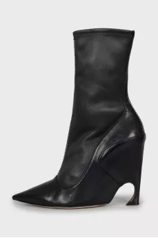 Leather ankle boots with pointed toe