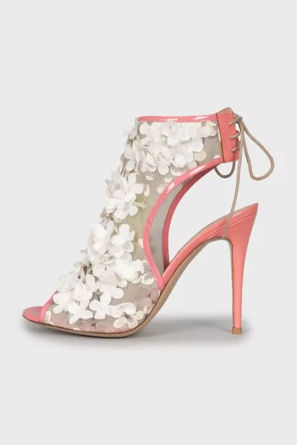 Stiletto heel sandals decorated with flowers
