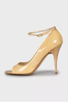 Patent leather open toe shoes