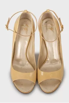 Patent leather open toe shoes