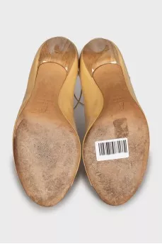 Patent leather open toe shoes