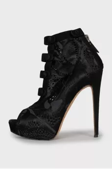 Suede ankle boots with perforation