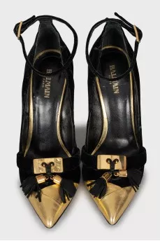 Velvet pumps with golden heels