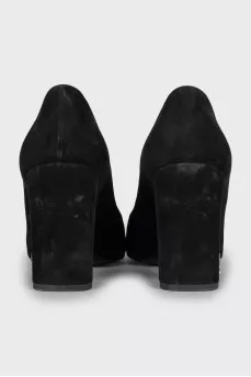 Suede shoes with brand logo